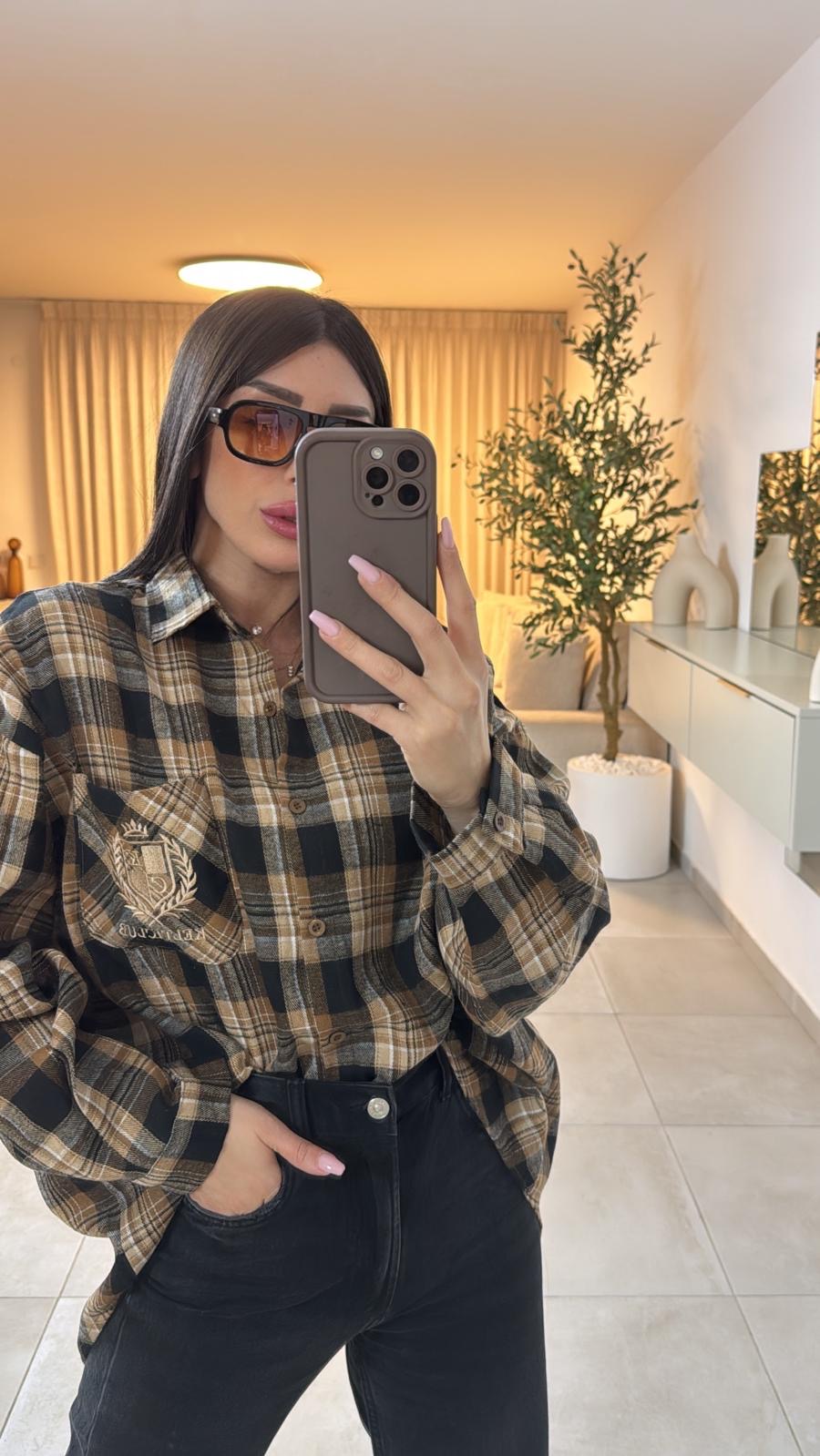 מכופתרת משובצת כיס