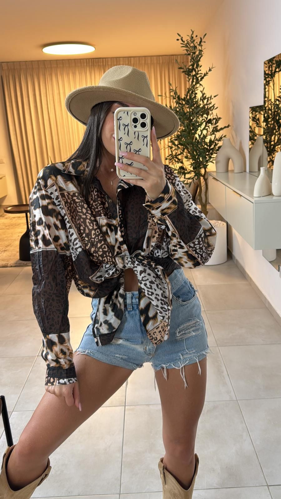 מכופתרת נמר