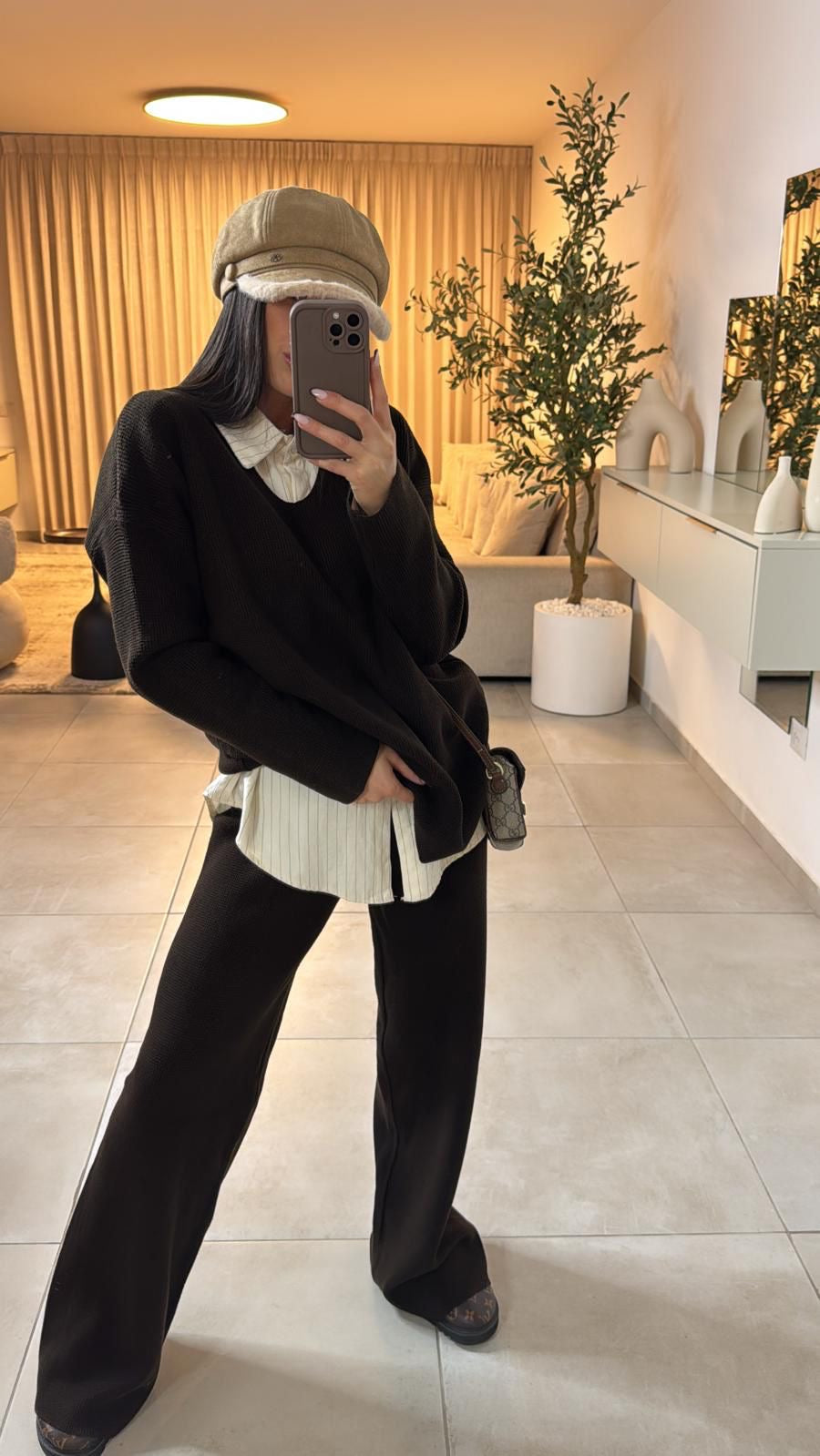 חליפה סריג וי