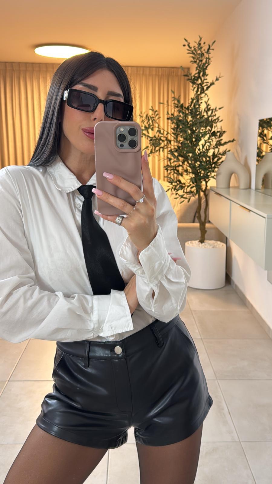 שורט דמוי עור