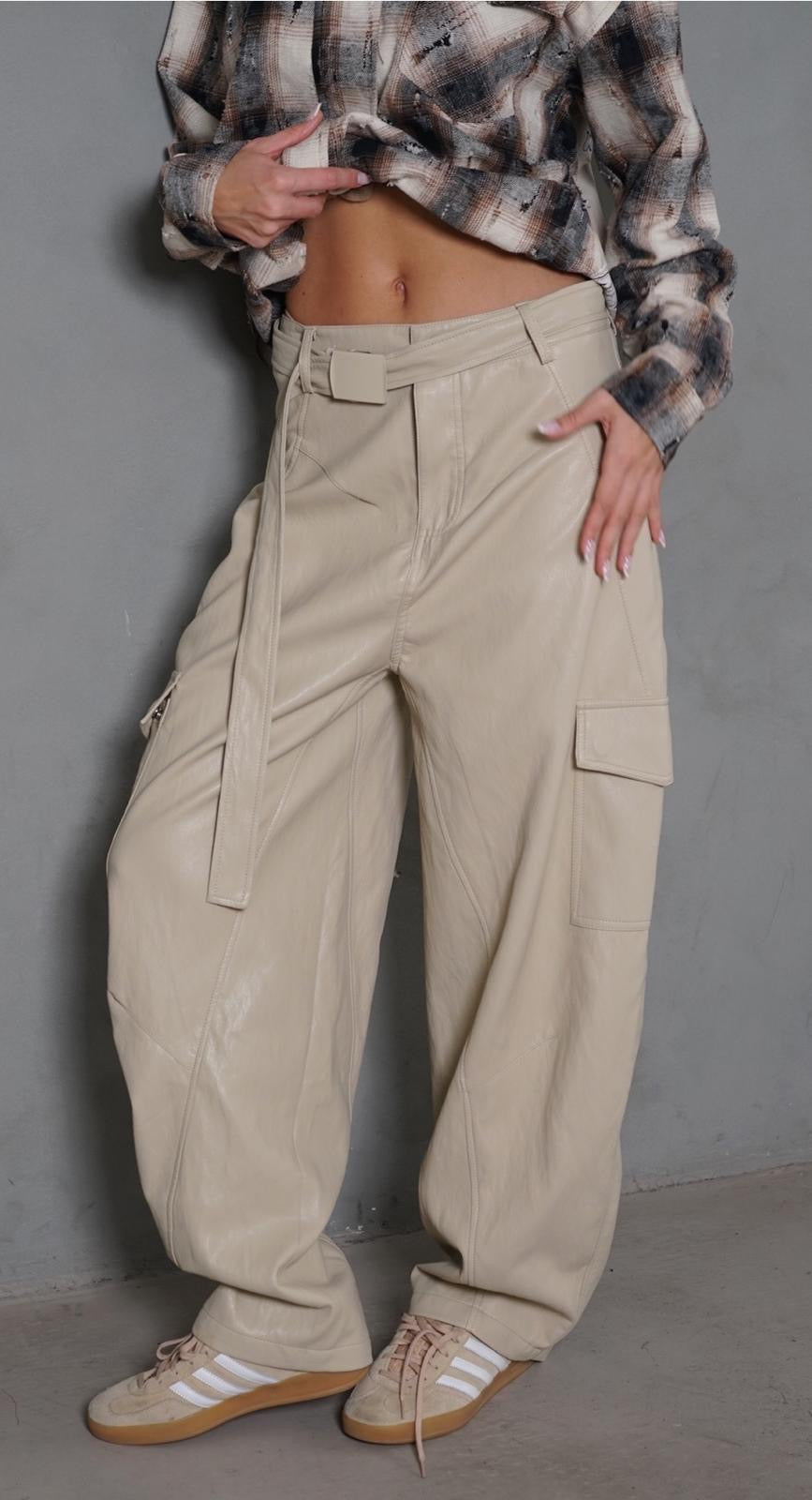 מכנס דגמ״ח דמוי עור