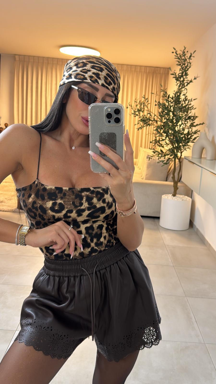 שורט דמוי עור חיתוכי לייזר