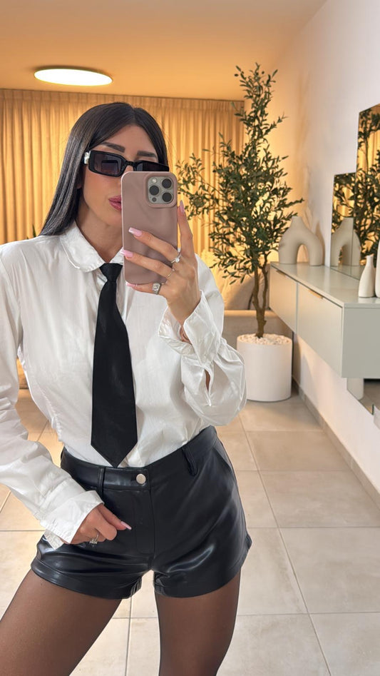 שורט דמוי עור