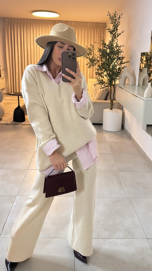 חליפה סריג וי